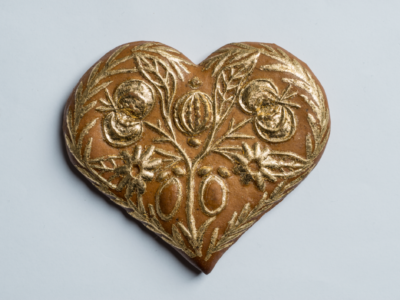 złocony piernik toruński w kształcie serca
