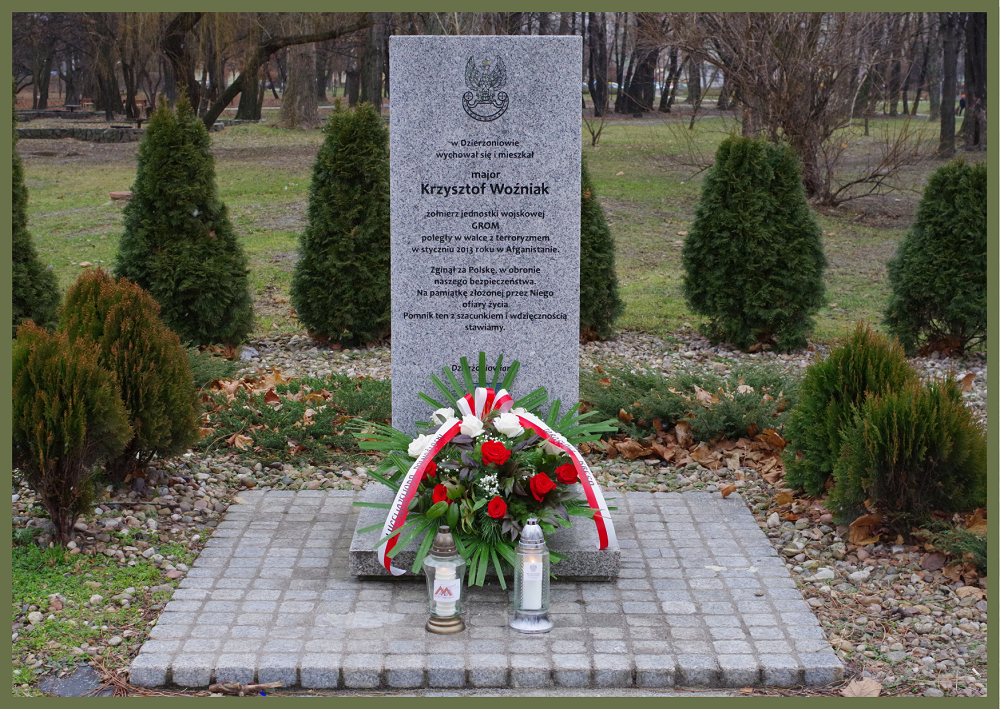 obelisk upamiętniający mjr. Krzysztofa Woźniaka w Dzierżonioiwe