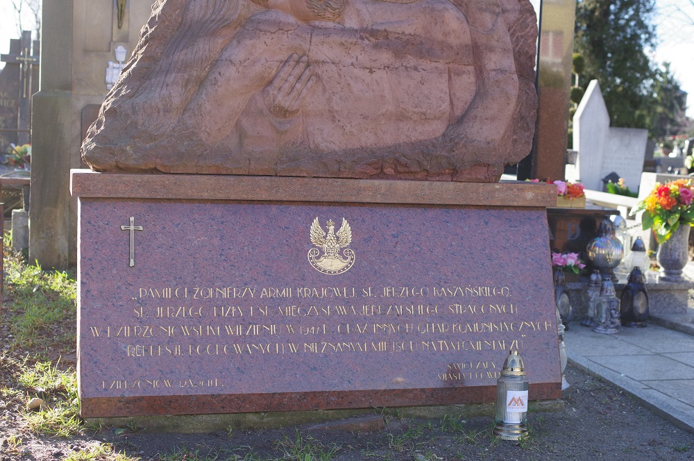 pomnik pamięci rozstrzelanych w dzierżoniowskim więzieniu żołnierzy AK