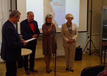 od lewej: Henryk Smolny, Marian Andrzej Darakiewicz, Dorota Pieszczuch i Wanda Ostrowska
