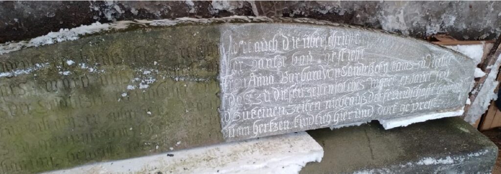 Inscription plaque under restoration, photo Barbara Wiśniewska