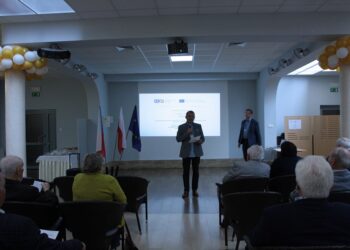 Uczestników projektu przywitał dyrektor Muzeum Miejskiego Dzierżoniowa, Henryk Smolny