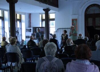 Wizyta uczestników projektu w dzierżoniowskiej synagodze
