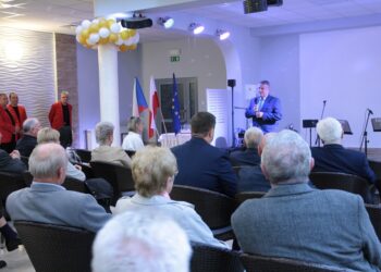 Do gości przemówił burmistrz Dzierżoniowa