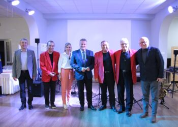 Nestor Band wraz z Henrykiem Smolnym, Dorotą Kucharską, Dariuszem Kucharskim oraz Mateuszem Cegiełką