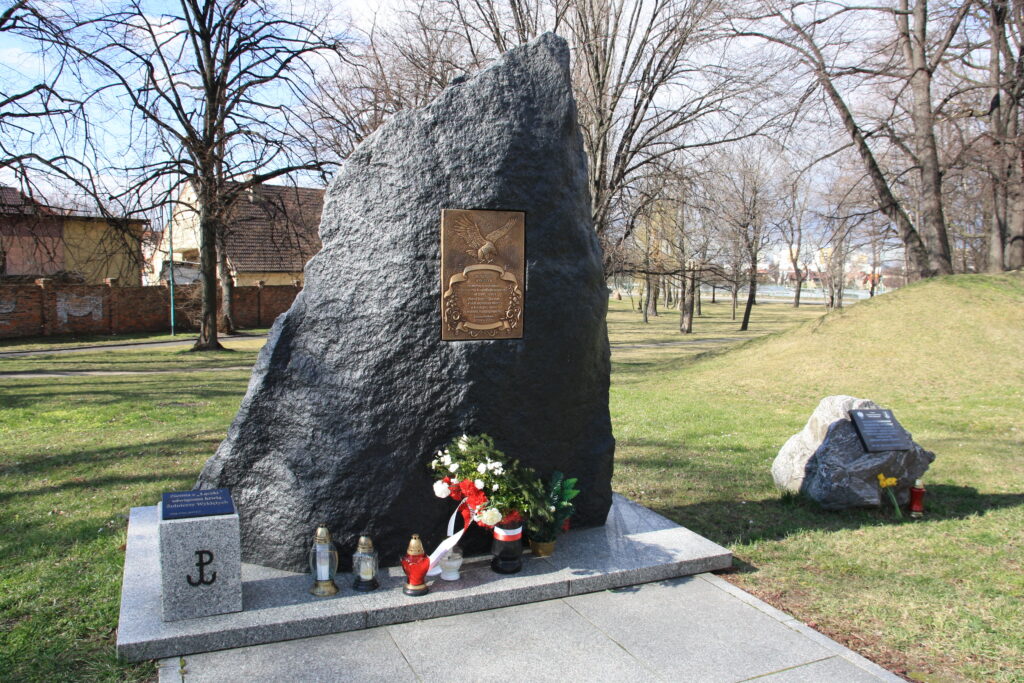 pomnik Żołnierzy Wyklętych w Dzierżoniowie