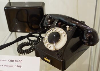 wystawa czasowa "Polskie zabytkowe aparaty telefoniczne"