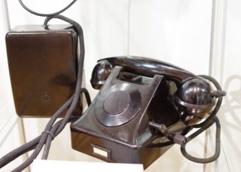 wystawa czasowa "Polskie zabytkowe aparaty telefoniczne"