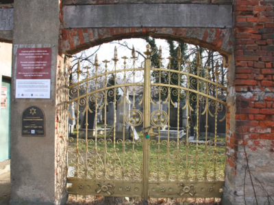 brama cmentarza żydowskiego w Dzierżoniowie