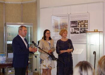 Promocja Rocznika Dzierżoniowskiego 2023: Henryk Smolny, Roksana Augustyniak, Wanda Ostrowska