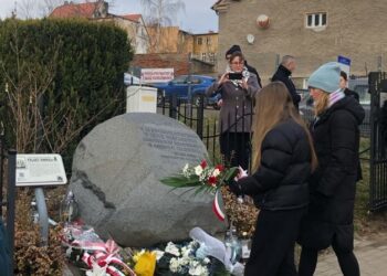 Międzynarodowy Dzień Pamięci o Ofiarach Holokaustu - złożenie kwiatów 1