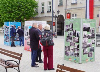 Wystawa plenerowa „80 lat minęło… Dzierżoniów – ludzie i przemiany”, Rynek w Dzierżoniowie, 4