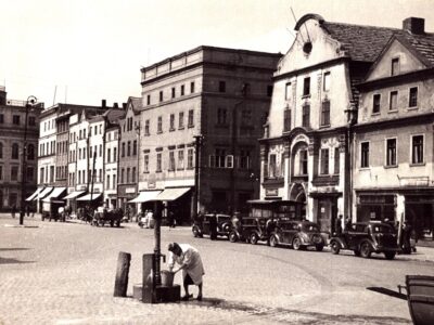 lata 40. XX w. - północna pierzeja rynku w Dzierżoniowie