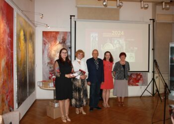 Roksana Augustyniak i Wanda Ostrowska wraz z rodzinami osób wspominanych w dziale Tempus Fugit