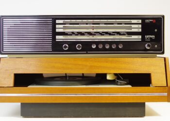 Radioodbiornik Lutnia, front