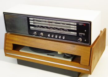 Radioodbiornik Lutnia, panel frontowy