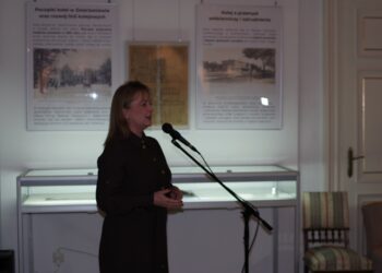 Dorota Pieszczuch podczas otwarcia wystawy