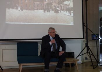 Edward Bień podczas otwarcia wystawy